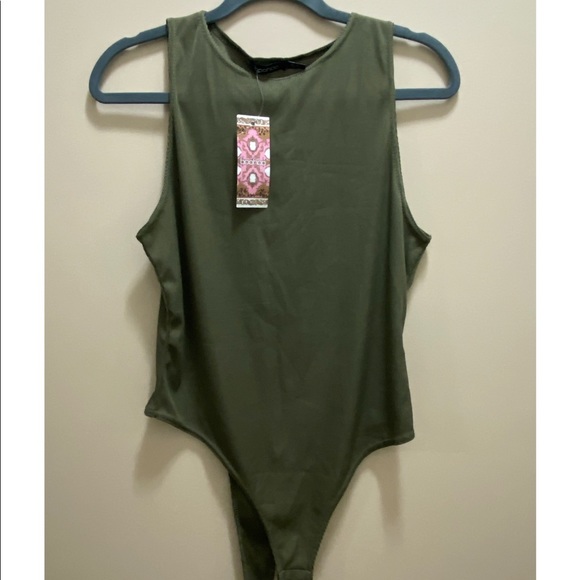 NWOT Boohoo ribbed bodysuit - Picture 3 of 5